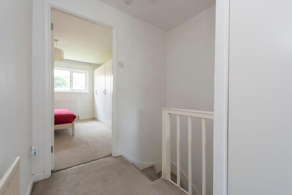 Lovely 2-Bed 15 Minutes To Central London Eksteriør bilde