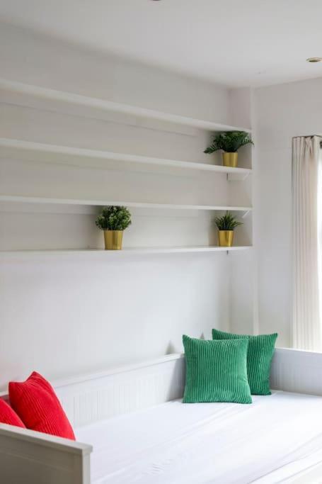 Lovely 2-Bed 15 Minutes To Central London Eksteriør bilde