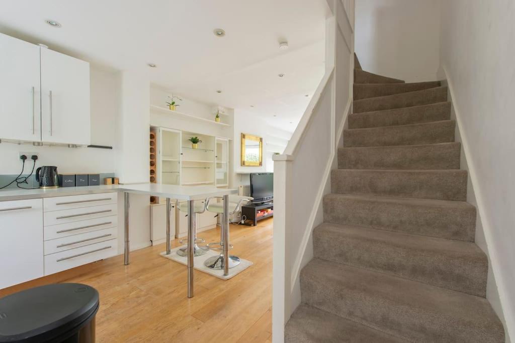 Lovely 2-Bed 15 Minutes To Central London Eksteriør bilde