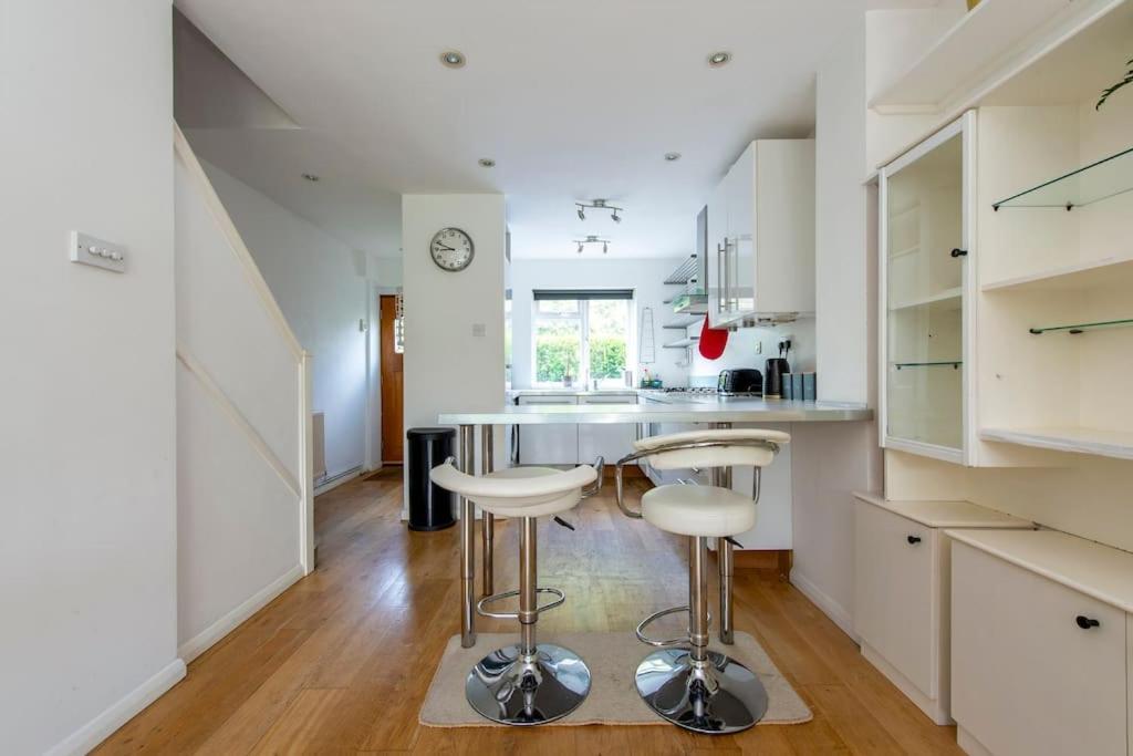 Lovely 2-Bed 15 Minutes To Central London Eksteriør bilde