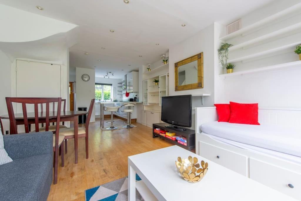 Lovely 2-Bed 15 Minutes To Central London Eksteriør bilde